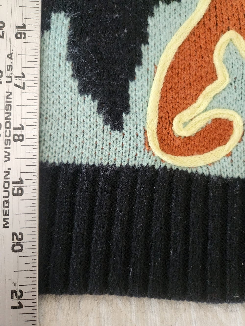 Black Abstract Pattern V-Neck Sweater Vest - Picture 5 of 5
